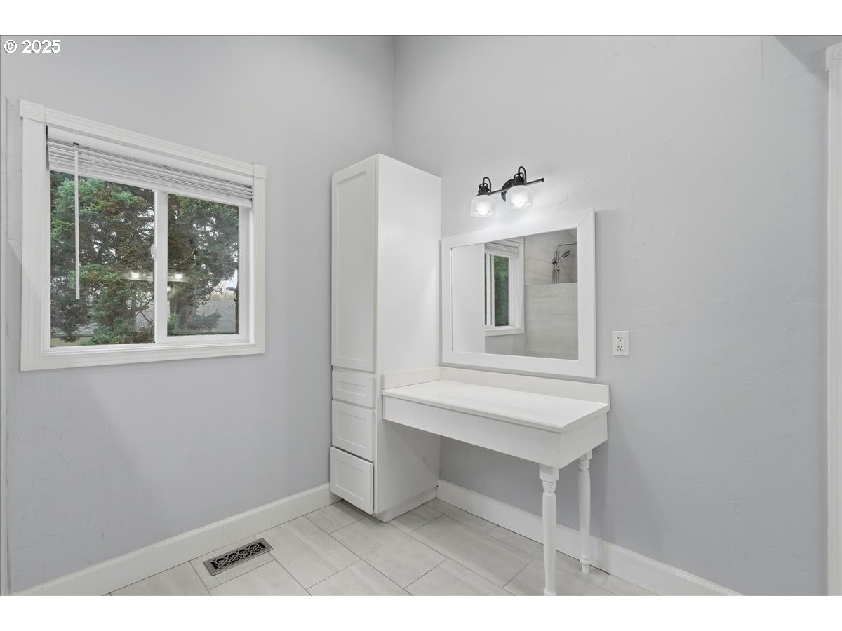 1371 Northeast Barnes Court Gresham, OR 97030 - Photo 23 of 48 Owner's Suite Bathroom