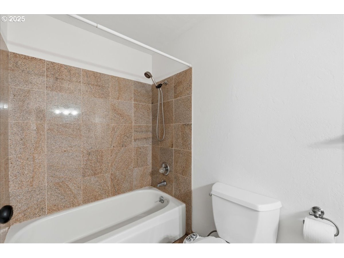 1371 Northeast Barnes Court Gresham, OR 97030 - Photo 27 of 48 Bathroom