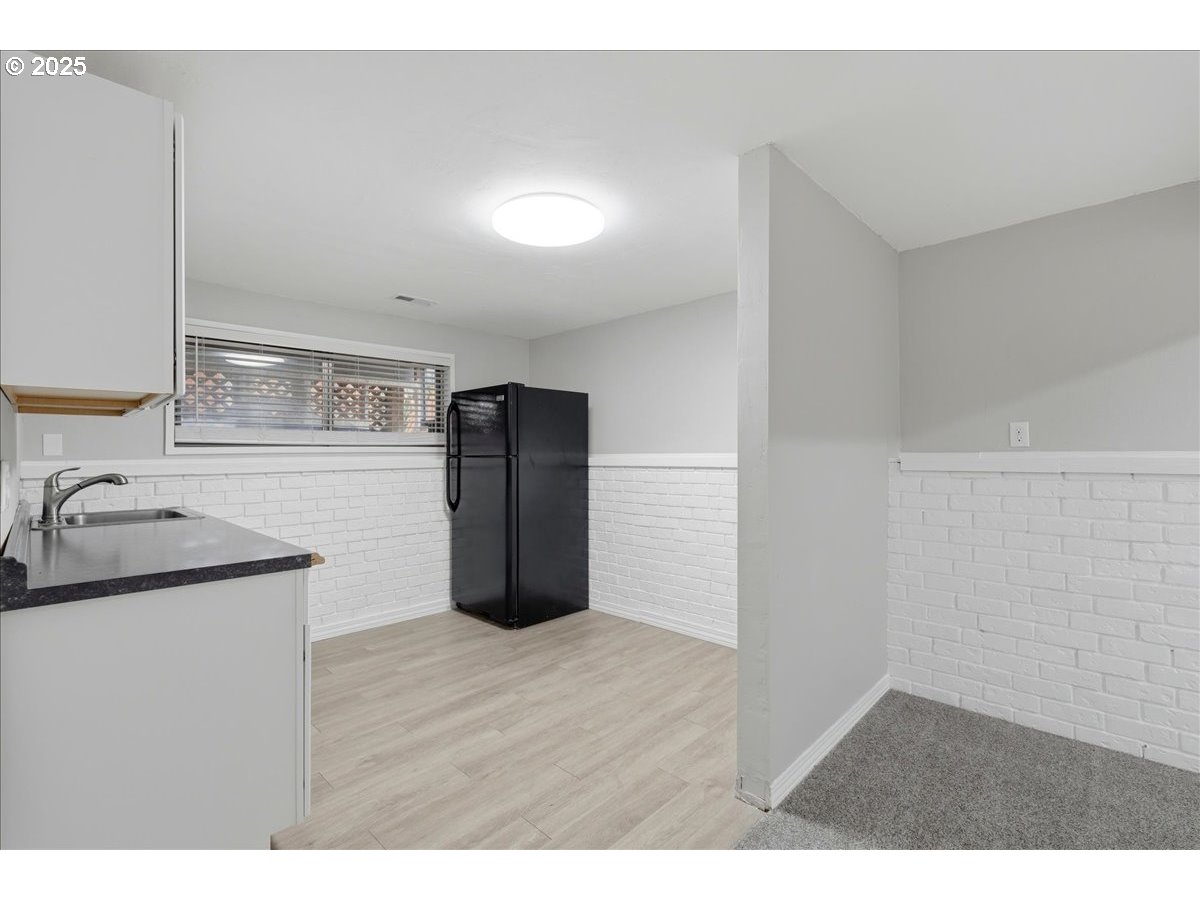 1371 Northeast Barnes Court Gresham, OR 97030 - Photo 29 of 48