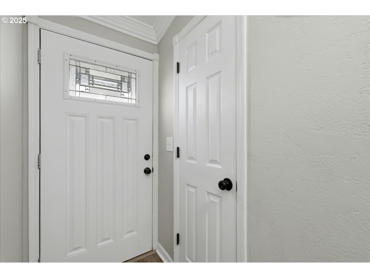 1371 Northeast Barnes Court Gresham, OR 97030 - Photo 5 of 48 Entrance/Foyer