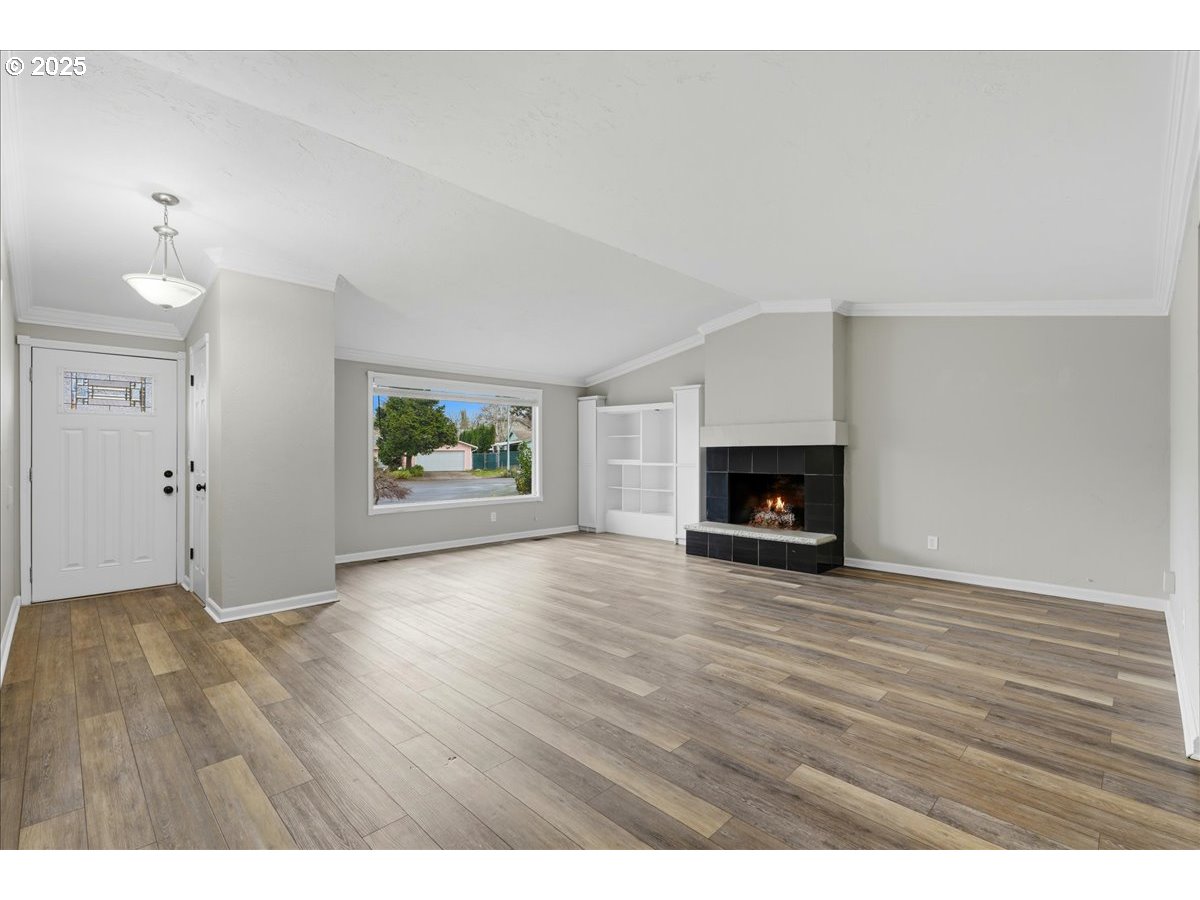 1371 Northeast Barnes Court Gresham, OR 97030 - Photo 6 of 48 Living Room