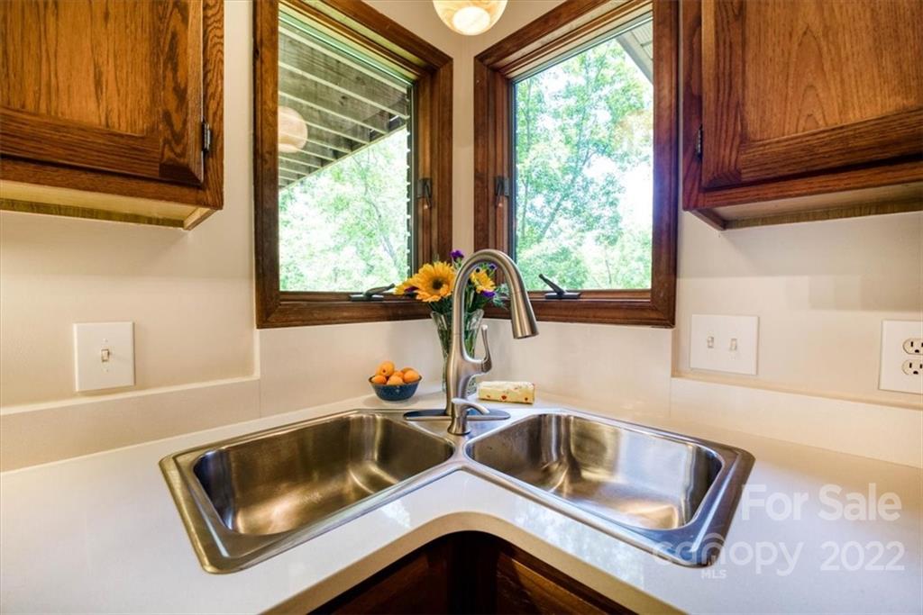 13822 Point Lookout Road Charlotte, NC 28278 - Photo 13 of 47 Gallery Image 13