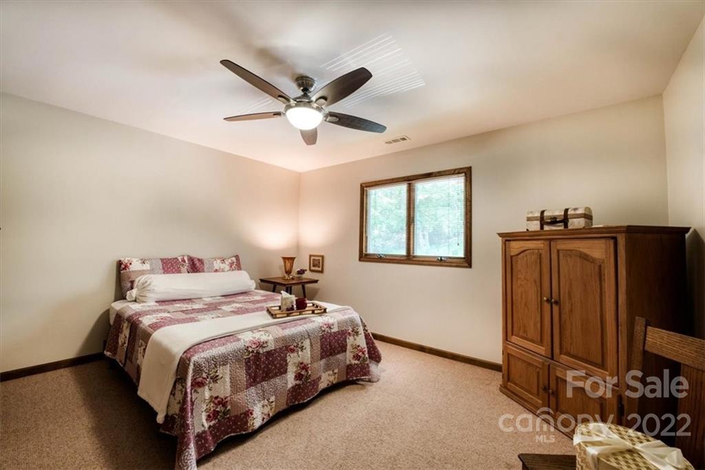 13822 Point Lookout Road Charlotte, NC 28278 - Photo 31 of 47 Gallery Image 31