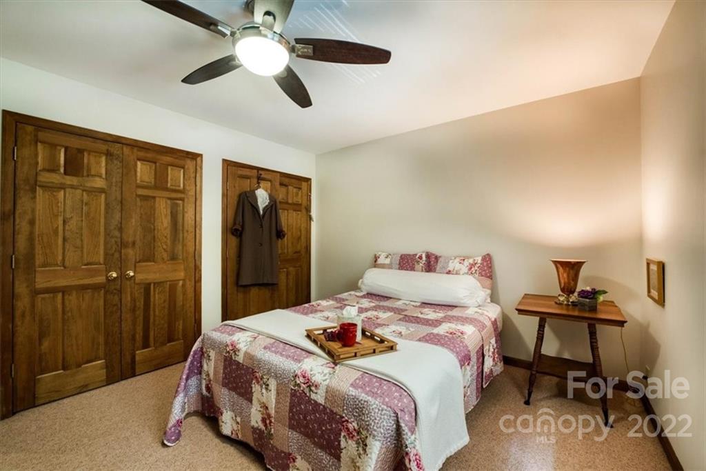 13822 Point Lookout Road Charlotte, NC 28278 - Photo 32 of 47 Gallery Image 32