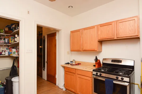 $2,200 | 1408 West Rosemont Avenue, Unit 1, Chicago, IL 60660