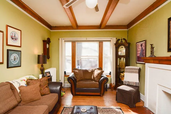 $2,200 | 1408 West Rosemont Avenue, Unit 1, Chicago, IL 60660