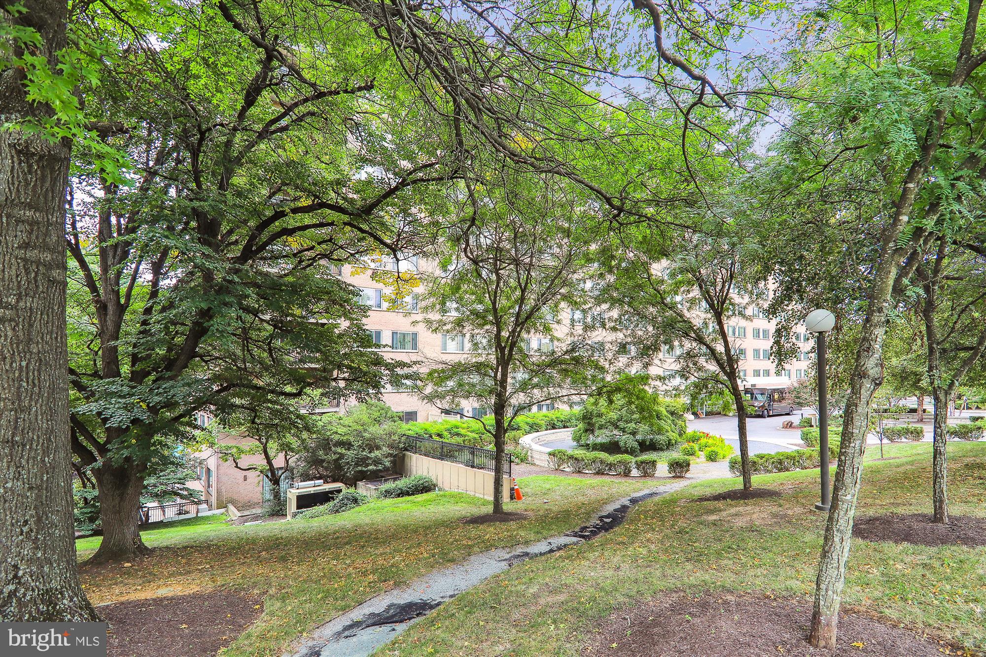 1900 Lyttonsville Road, Unit 1308 Silver Spring, MD 20910 - Photo 42 of 52 Park Sutton Grounds