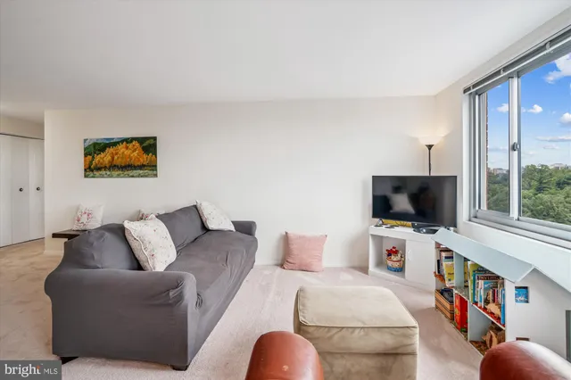 $179,000 | 1900 Lyttonsville Road, Unit 1308, Silver Spring, MD 20910