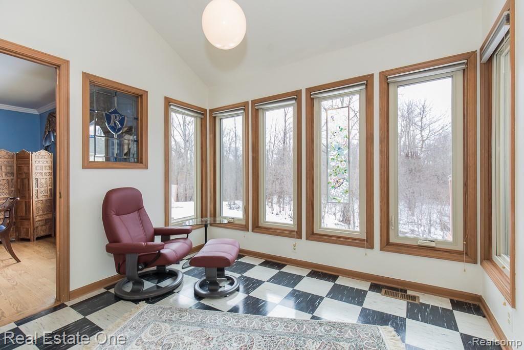 2545 Munster Road Rochester Hills, MI 48309 - Photo 12 of 33