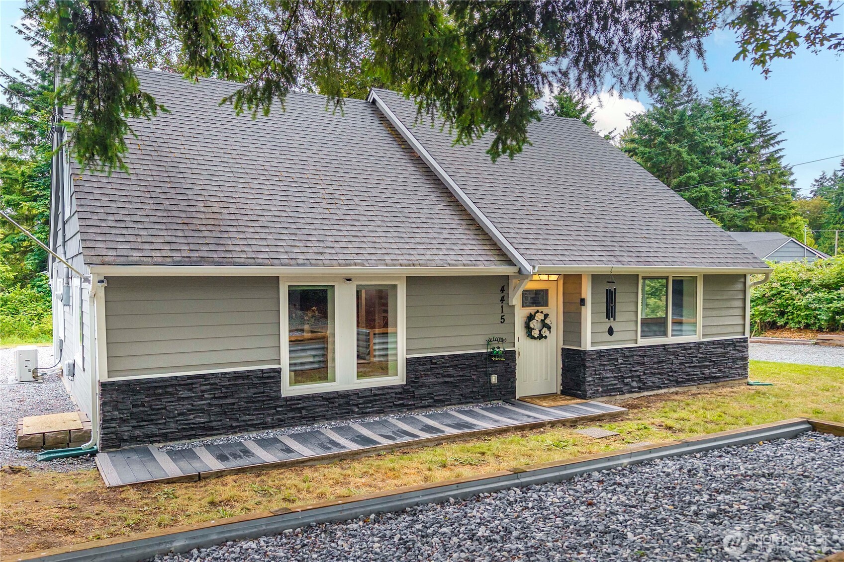 4415 Waller Road East Tacoma, WA 98443 - Photo 1 of 39