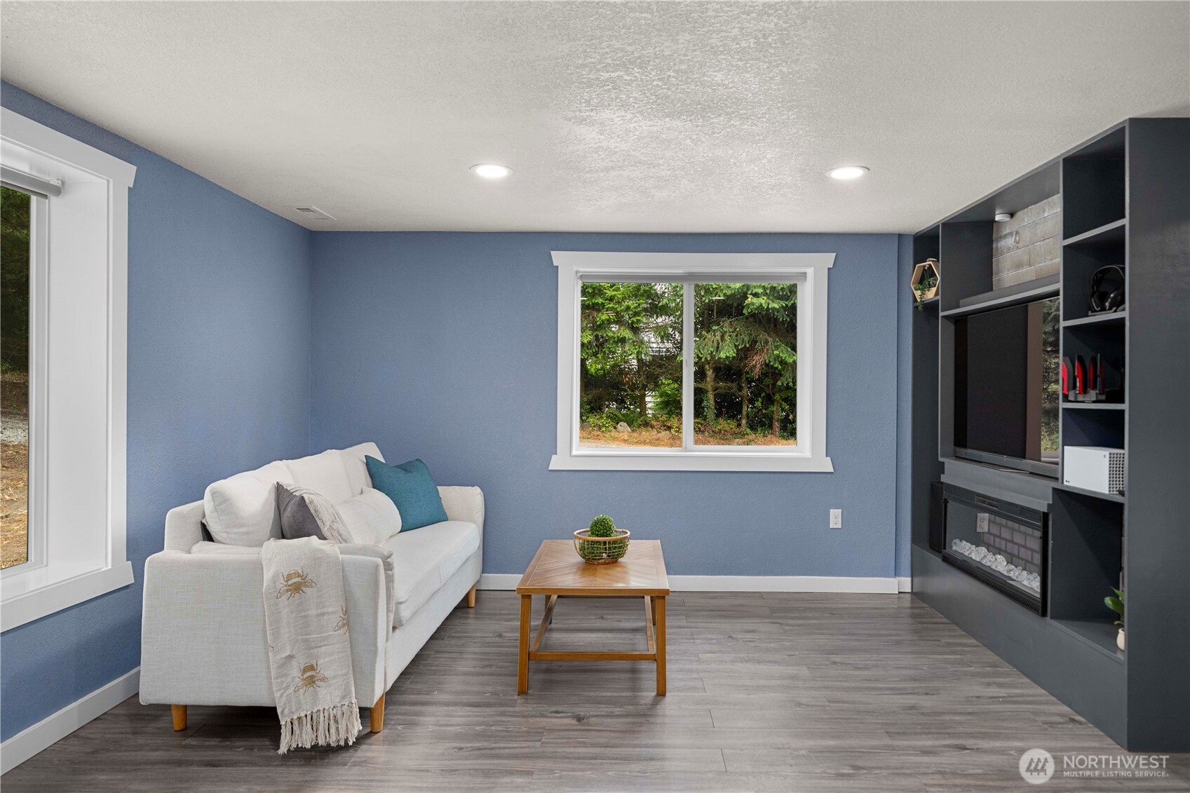 4415 Waller Road East Tacoma, WA 98443 - Photo 11 of 39