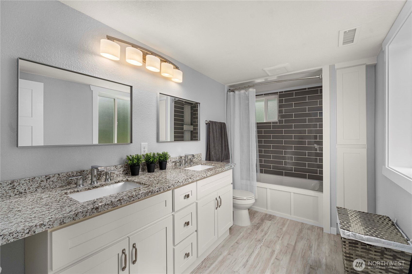 4415 Waller Road East Tacoma, WA 98443 - Photo 17 of 39