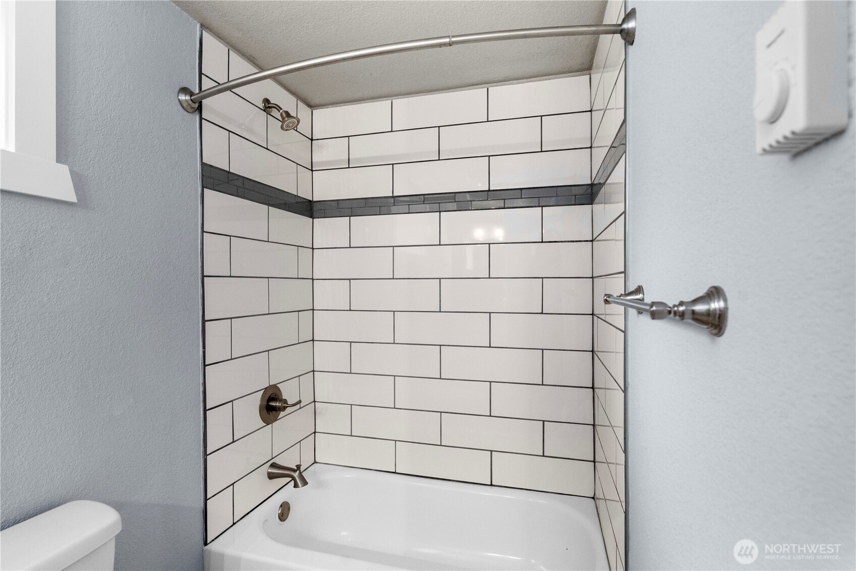 4415 Waller Road East Tacoma, WA 98443 - Photo 19 of 39