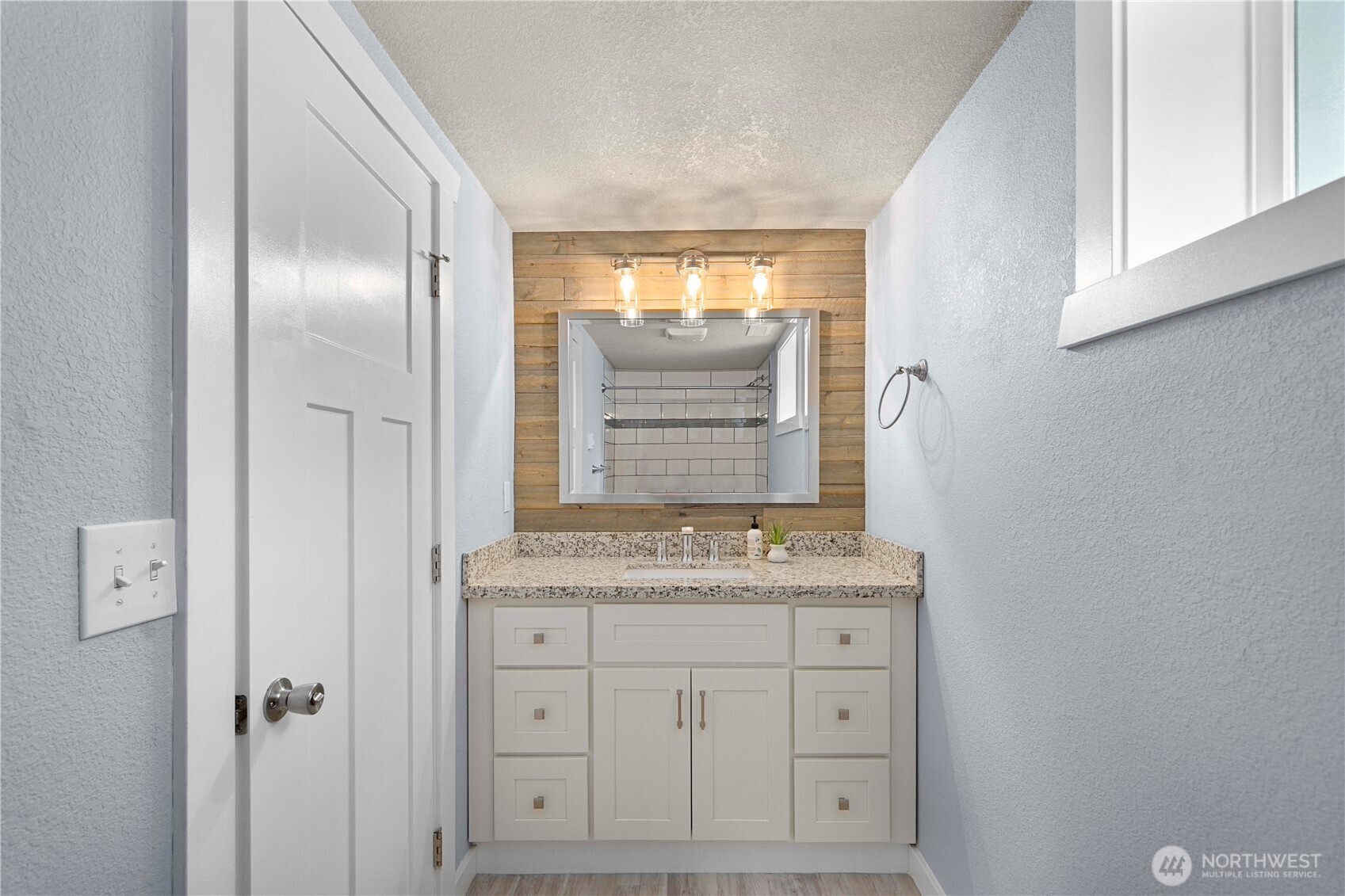 4415 Waller Road East Tacoma, WA 98443 - Photo 20 of 39