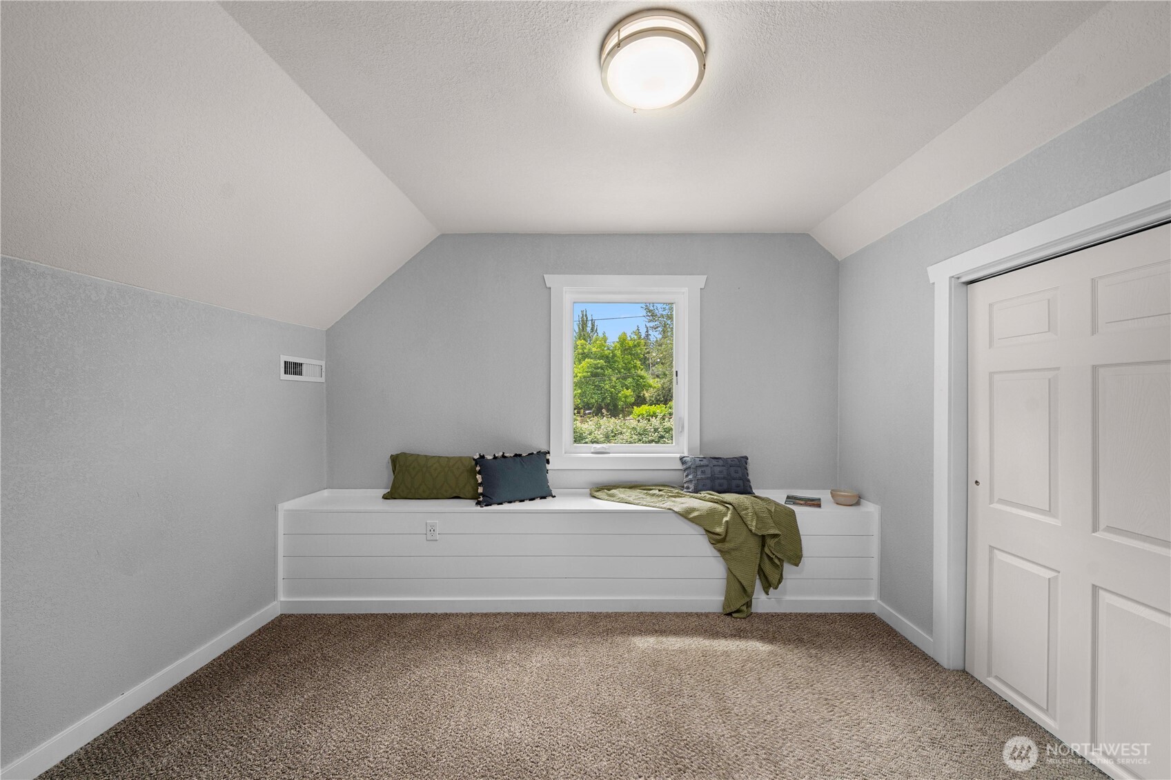 4415 Waller Road East Tacoma, WA 98443 - Photo 22 of 39