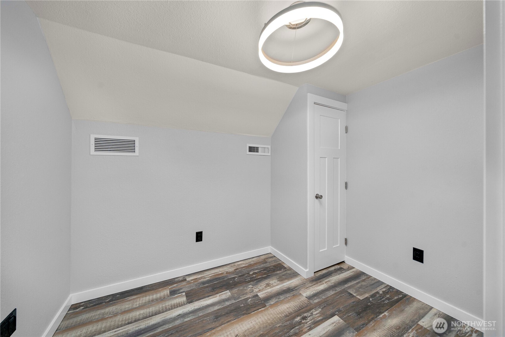 4415 Waller Road East Tacoma, WA 98443 - Photo 24 of 39