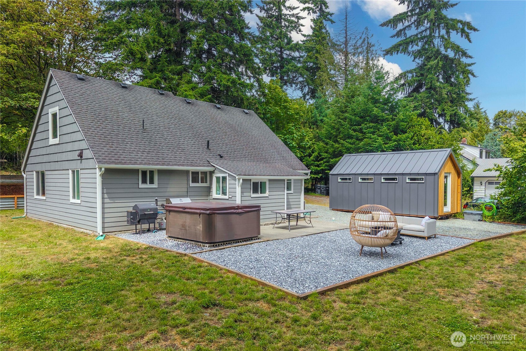 4415 Waller Road East Tacoma, WA 98443 - Photo 3 of 39