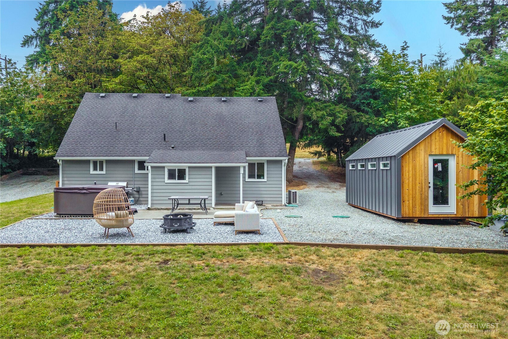 4415 Waller Road East Tacoma, WA 98443 - Photo 4 of 39