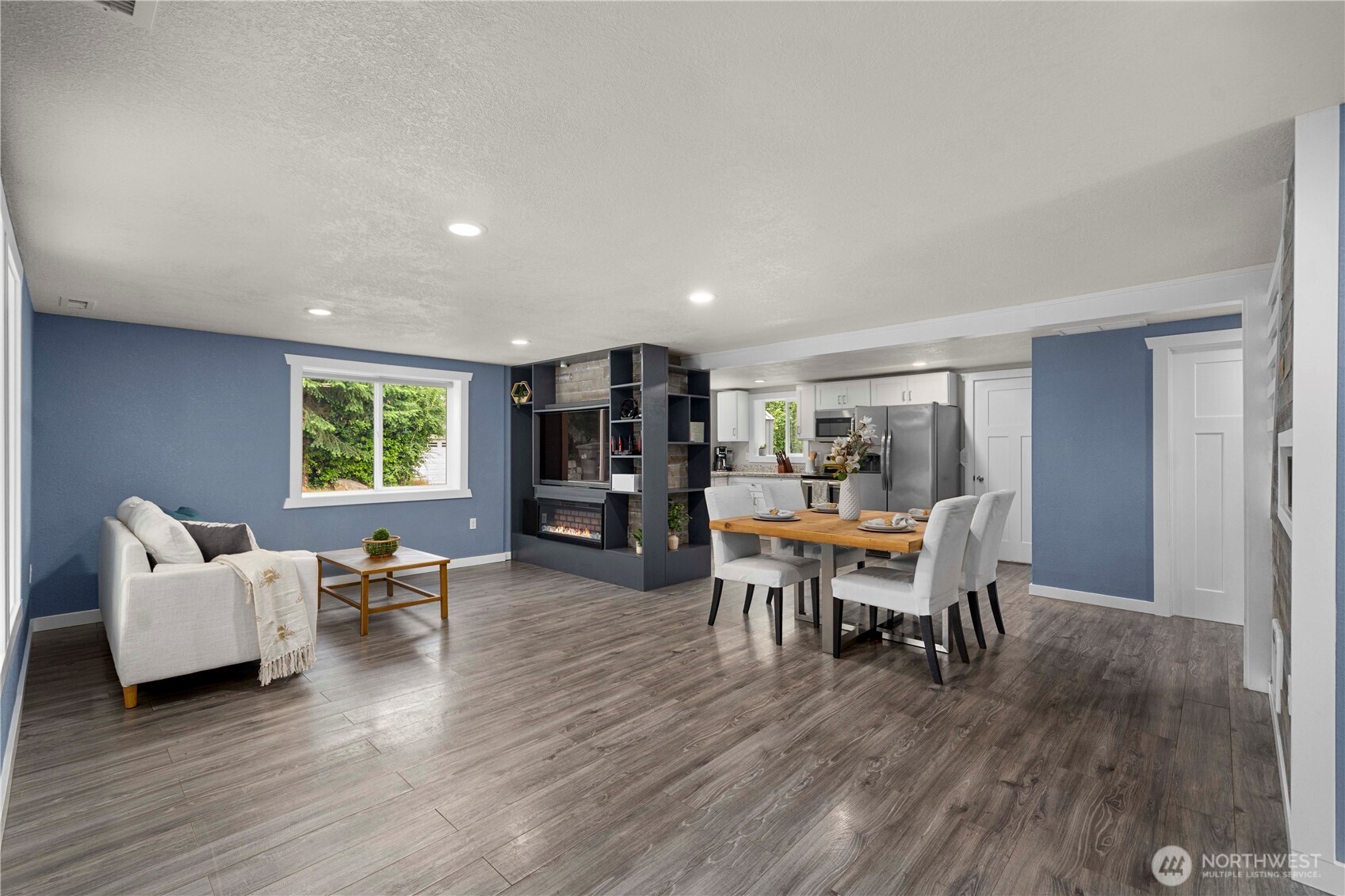 4415 Waller Road East Tacoma, WA 98443 - Photo 5 of 39