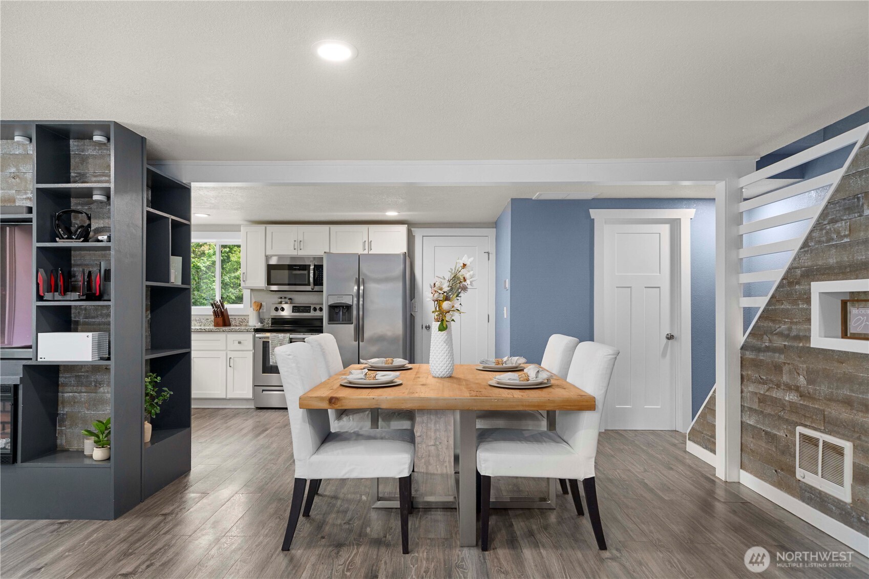 4415 Waller Road East Tacoma, WA 98443 - Photo 6 of 39