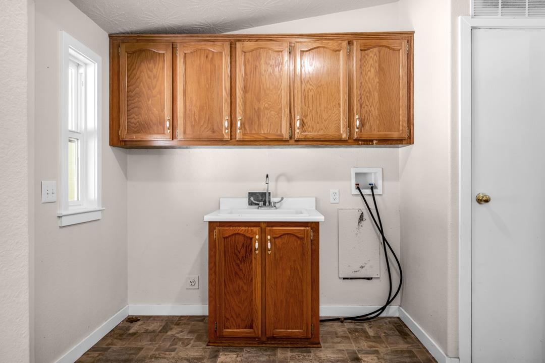 10721 Shenandoah Road Plymouth, CA 95669 - Photo 23 of 48 a view of an entryway with wooden floor