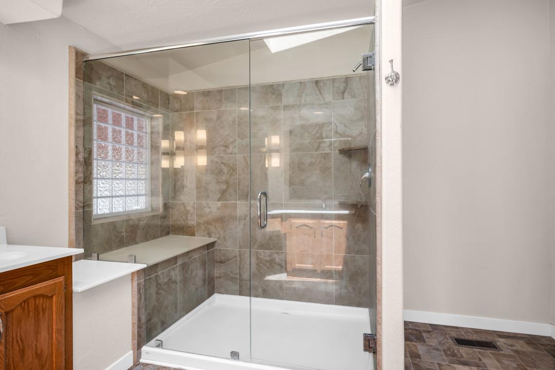 10721 Shenandoah Road Plymouth, CA 95669 - Photo 33 of 48 a bathroom with a shower and a bathtub