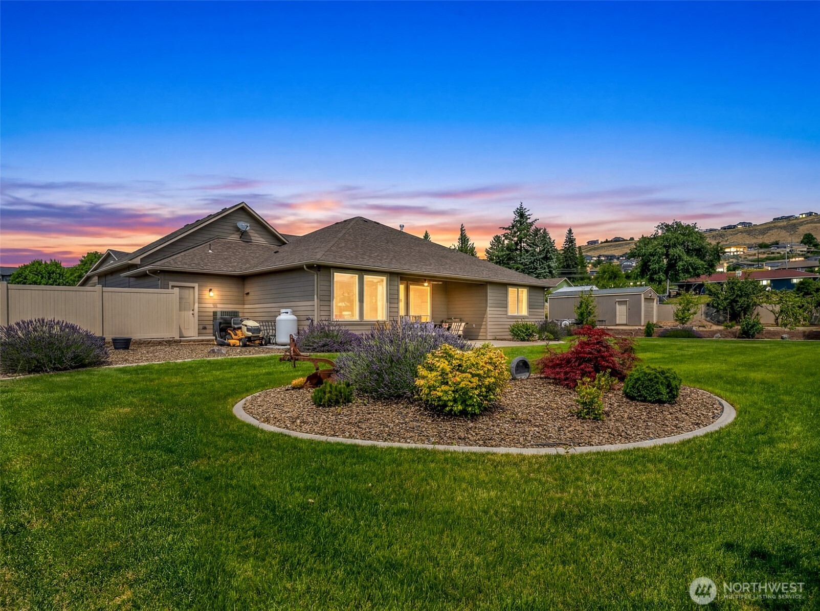 2777 Northwest Arlenes East Wenatchee, WA 98802 - Photo 35 of 40