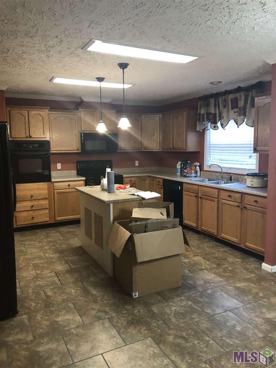 261 Lemon B Road Slaughter, LA 70777 - Photo 5 of 15 Kitchen