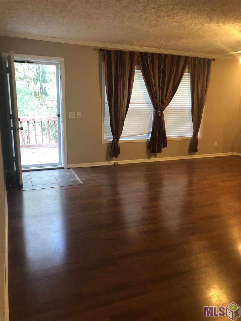 261 Lemon B Road Slaughter, LA 70777 - Photo 7 of 15 Living Room