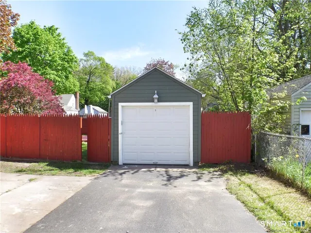 $2,400 | 70 Whitney Road, Manchester, CT 06040