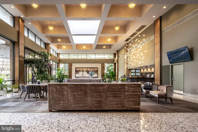 $2,400 | 3709 South George Mason Drive, Unit 1013E, Falls Church, VA 22041