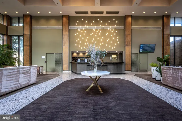 $2,400 | 3709 South George Mason Drive, Unit 1013E, Falls Church, VA 22041