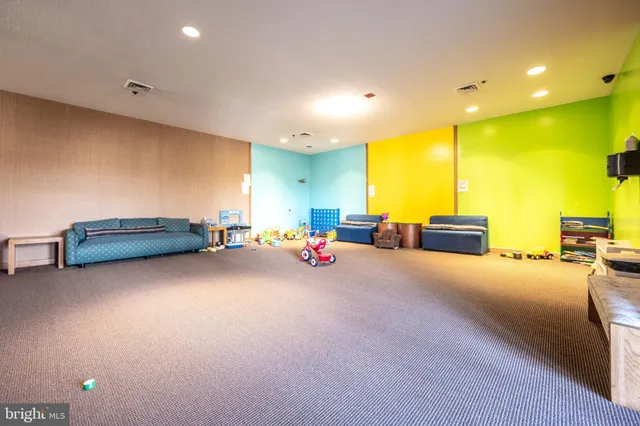 $2,400 | 3709 South George Mason Drive, Unit 1013E, Falls Church, VA 22041