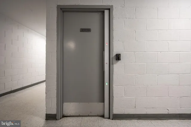 $2,400 | 3709 South George Mason Drive, Unit 1013E, Falls Church, VA 22041