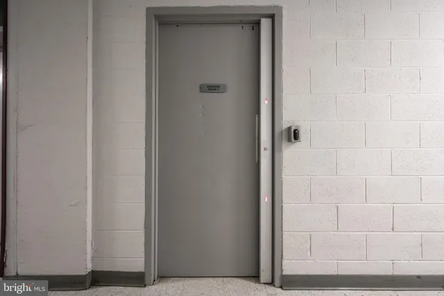 $2,400 | 3709 South George Mason Drive, Unit 1013E, Falls Church, VA 22041