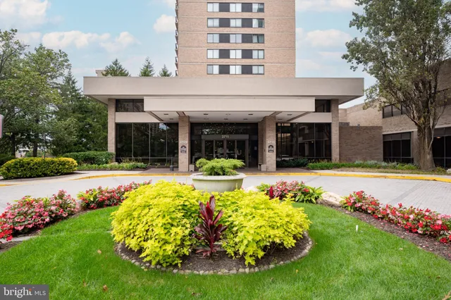 $2,400 | 3709 South George Mason Drive, Unit 1013E, Falls Church, VA 22041