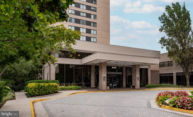 $2,400 | 3709 South George Mason Drive, Unit 1013E, Falls Church, VA 22041