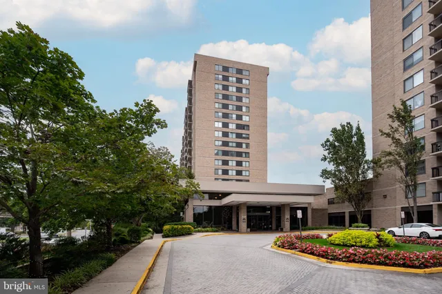 $2,400 | 3709 South George Mason Drive, Unit 1013E, Falls Church, VA 22041