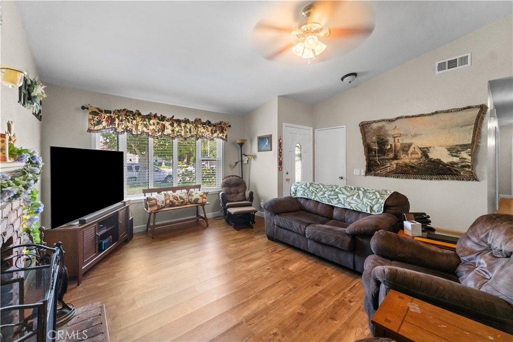 2038 East Ave R12 Palmdale, CA 93550 - Photo 4 of 30