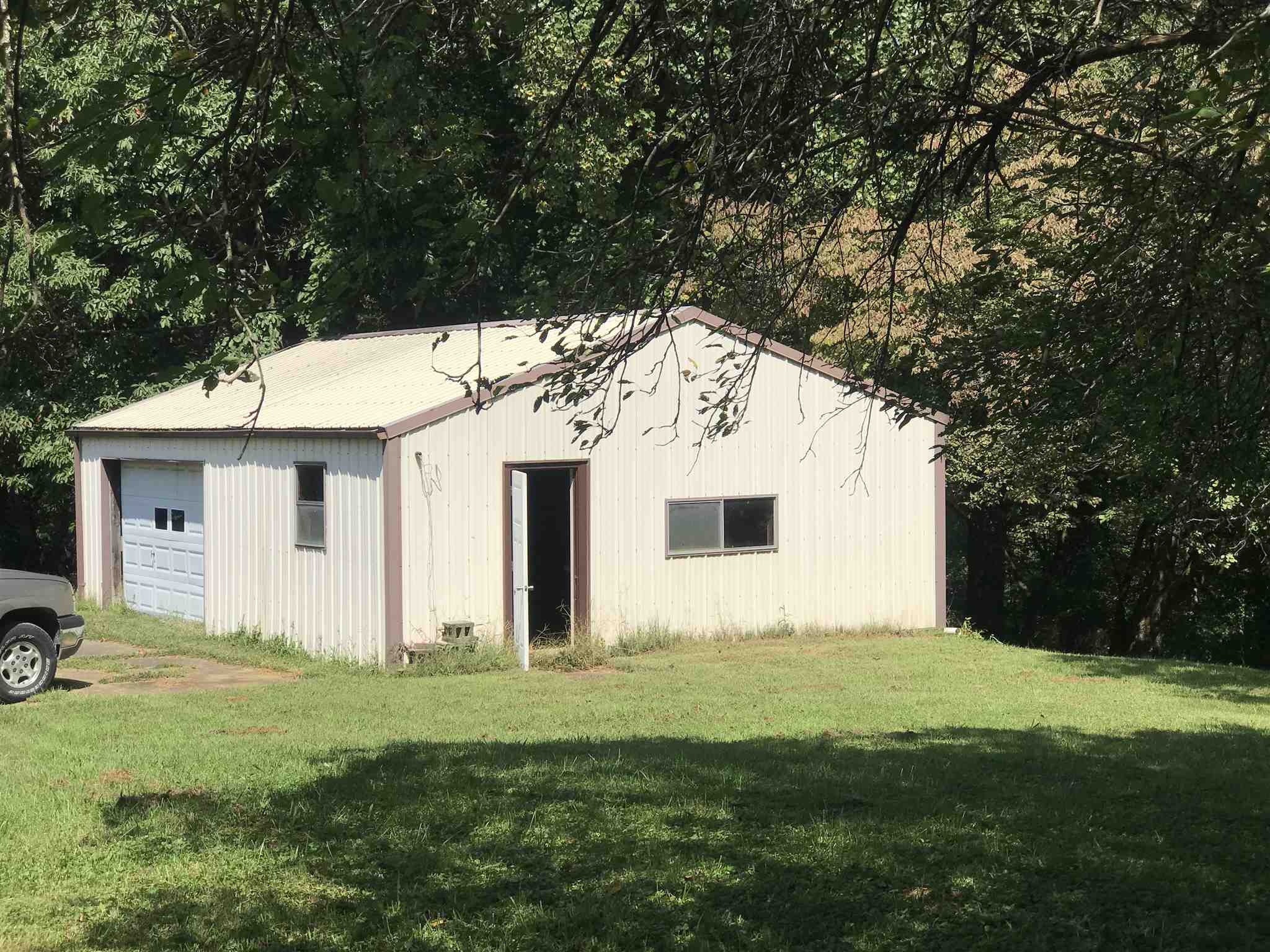 11601 Eichenberger Road Evansville, IN 47720 - Photo 9 of 33 Gallery Image 9