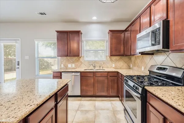 $1,995 | 1007 Hometown Parkway, Kyle, TX 78640