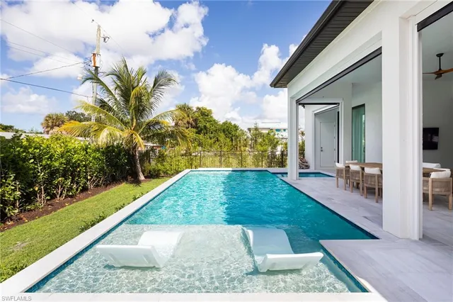 a view of a backyard with plants