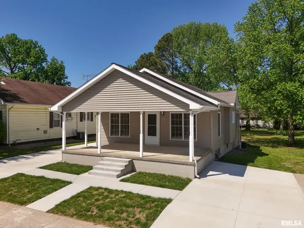 $199,900 | 906 North Johnson Street, Marion, IL 62959