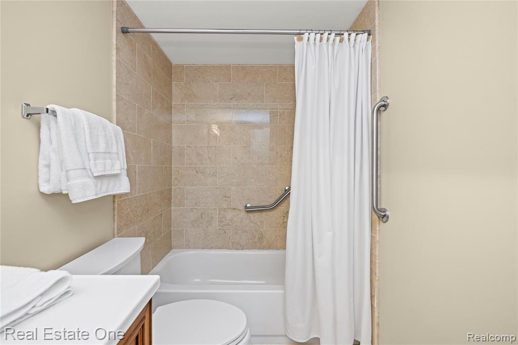 36241 Fredericksburg Road Farmington Hills, MI 48331 - Photo 25 of 48