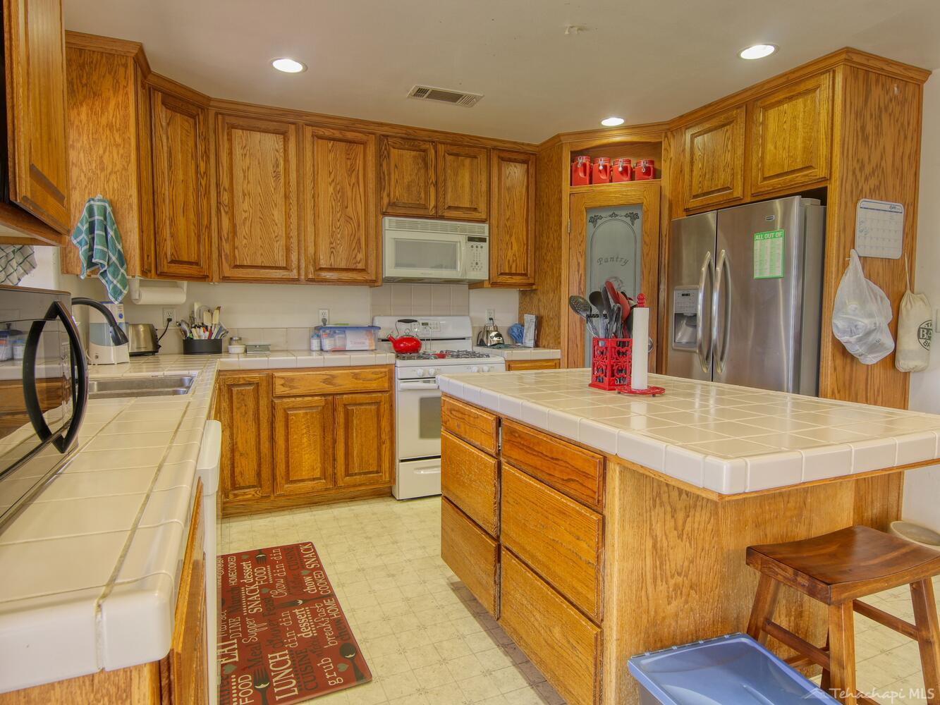 21725 Mid Way Tehachapi, CA 93561 - Photo 11 of 39 Gallery Image 11