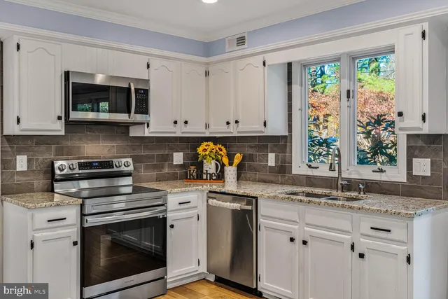 $599,900 | 4 Riverview Drive, Trenton, NJ 08628