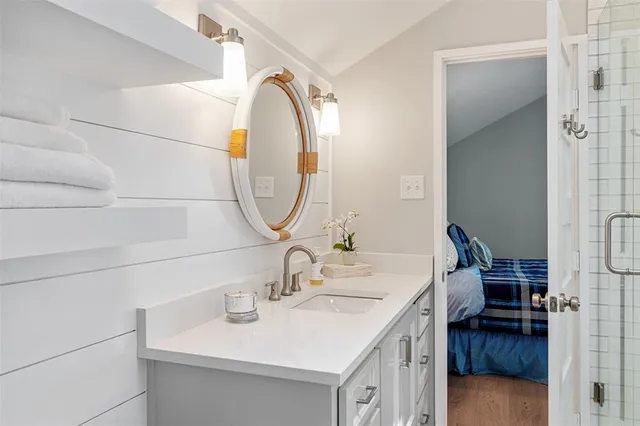 a en suite bathroom with a sink and a mirror