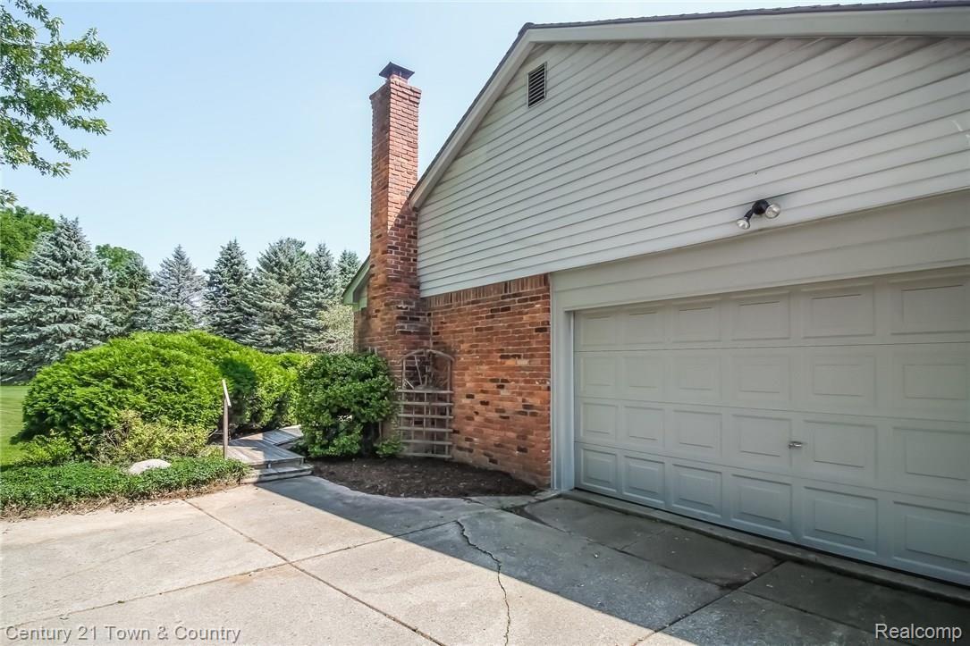 1142 Greenleaf Drive Rochester, MI 48309 - Photo 40 of 55 042-Garage-4657134-medium.jpg
