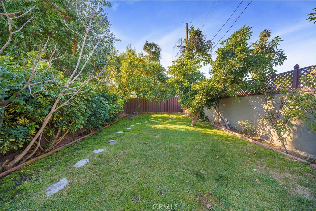 7445 Mammoth Avenue Van Nuys, CA 91405 - Photo 30 of 33 a view of a backyard of the house