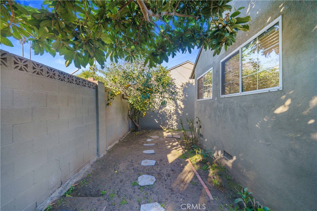 7445 Mammoth Avenue Van Nuys, CA 91405 - Photo 31 of 33 a backyard of a house with outdoor seating